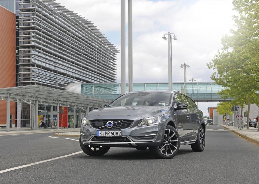  Volvo V60 T5 Cross Country 2015 года  (фото 18 из 38)